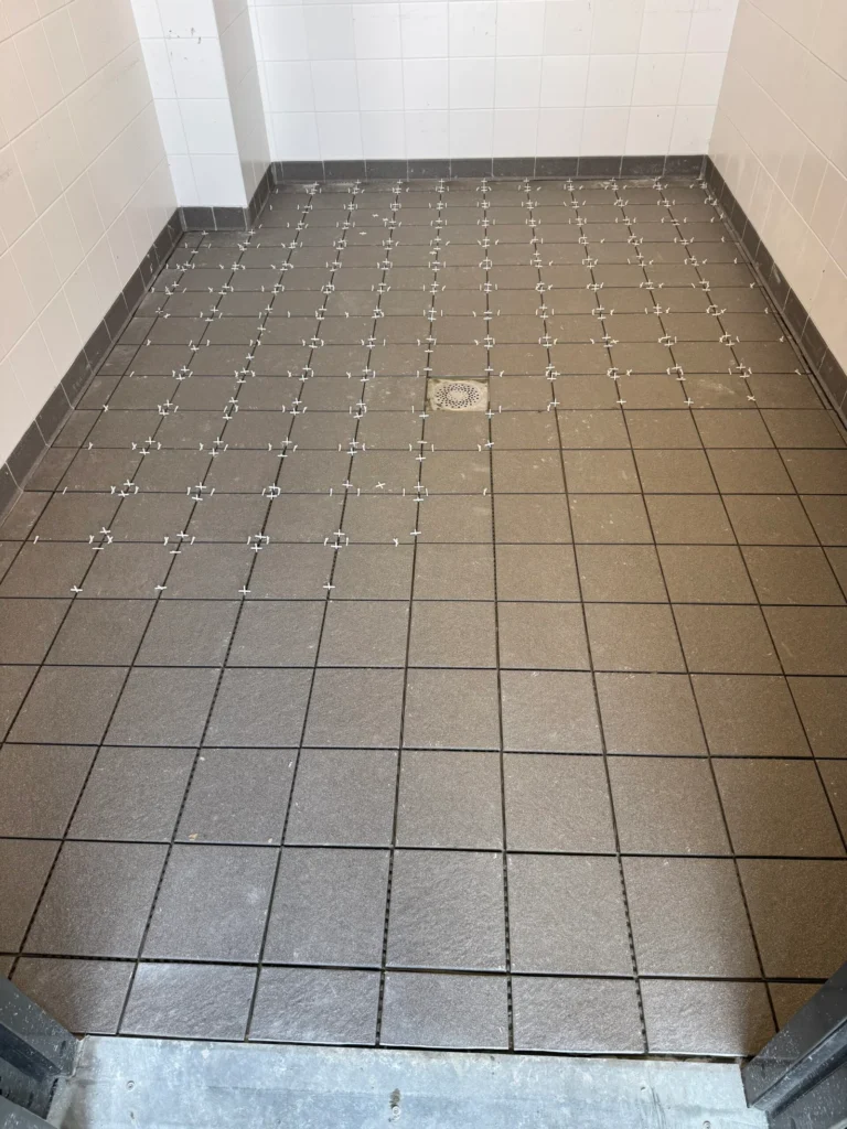 Pose carrelage sol croisillons faience blanche – carreleur Châteauroux